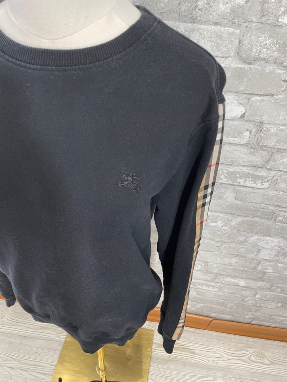 Burberry Black Crewneck Sweatshirt with Signature Check Trim - Picture 2 of 6
